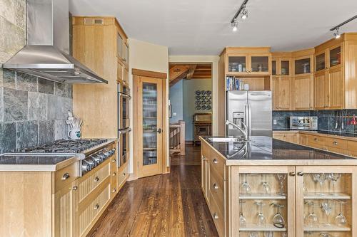 1403 Deer Ridge Road, Golden, BC - Indoor Photo Showing Kitchen