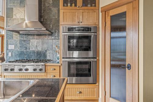 1403 Deer Ridge Road, Golden, BC - Indoor Photo Showing Kitchen