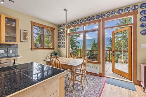 1403 Deer Ridge Road, Golden, BC - Indoor Photo Showing Dining Room