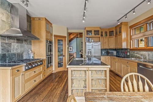 1403 Deer Ridge Road, Golden, BC - Indoor Photo Showing Kitchen With Double Sink