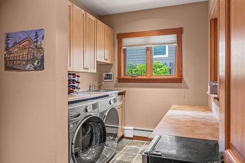1403 Deer Ridge Road, Golden, BC - Indoor Photo Showing Laundry Room