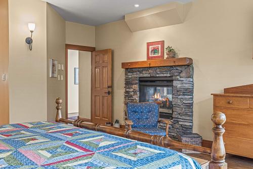 1403 Deer Ridge Road, Golden, BC - Indoor With Fireplace