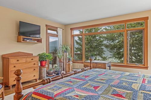1403 Deer Ridge Road, Golden, BC - Indoor Photo Showing Bedroom