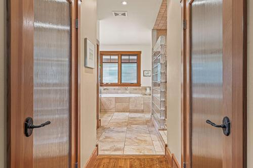 1403 Deer Ridge Road, Golden, BC - Indoor Photo Showing Bathroom