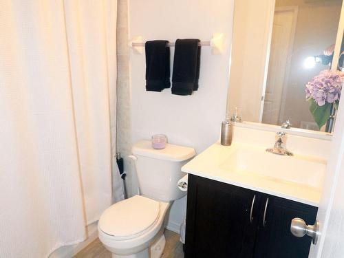 27-2468 Post Rd S, Oakville, ON - Indoor Photo Showing Bathroom