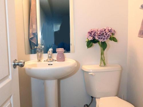 27-2468 Post Rd S, Oakville, ON - Indoor Photo Showing Bathroom