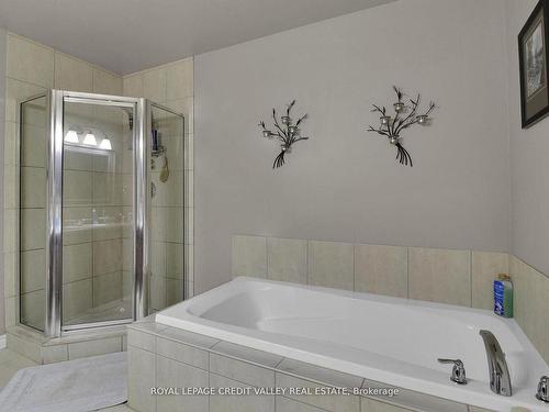 79-5080 Fairview St, Burlington, ON - Indoor Photo Showing Bathroom