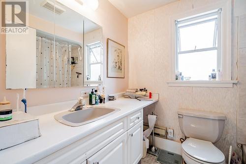 1115 W 11Th Avenue, Vancouver, BC - Indoor Photo Showing Bathroom
