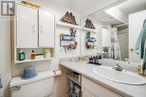 1115 W 11Th Avenue, Vancouver, BC - Indoor Photo Showing Bathroom