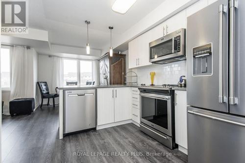 #27 -350 Fisher Mills Rd, Cambridge, ON - Indoor Photo Showing Kitchen With Upgraded Kitchen