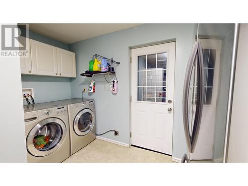 5201 Evergreen Drive, 100 Mile House, BC - Indoor Photo Showing Laundry Room