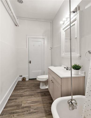 1B 778 Mcmillan Avenue, Winnipeg, MB - Indoor Photo Showing Bathroom