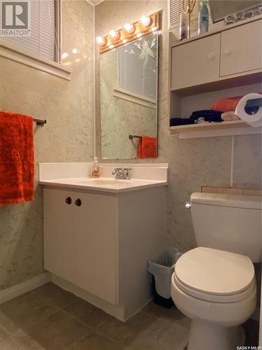 537 1St Street, Estevan, SK - Indoor Photo Showing Bathroom