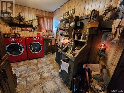 696 Victoria Street, Edmundston, NB - Indoor Photo Showing Laundry Room