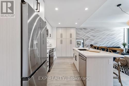 #325 -415 Sea Ray Ave, Innisfil, ON - Indoor Photo Showing Kitchen