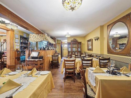 Restaurant - 186 Rue Ste-Marie, Terrebonne (Terrebonne), QC - Indoor Photo Showing Dining Room
