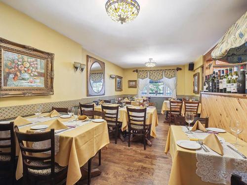 Restaurant - 186 Rue Ste-Marie, Terrebonne (Terrebonne), QC - Indoor Photo Showing Dining Room