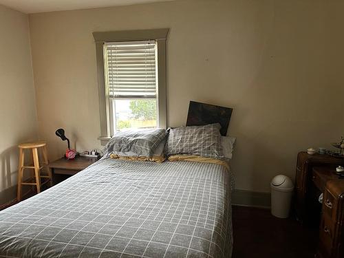 411 Latimer Street, Nelson, BC - Indoor Photo Showing Bedroom
