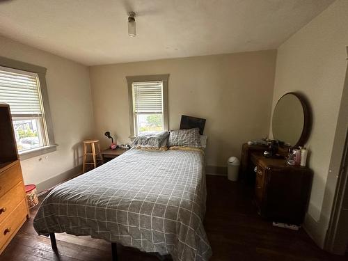 411 Latimer Street, Nelson, BC - Indoor Photo Showing Bedroom