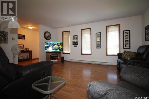 20 Bradley Avenue, Tompkins, SK - Indoor Photo Showing Living Room