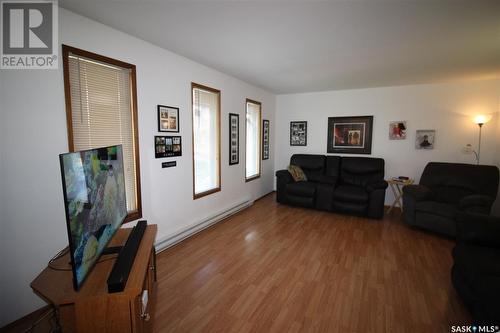 20 Bradley Avenue, Tompkins, SK - Indoor Photo Showing Living Room