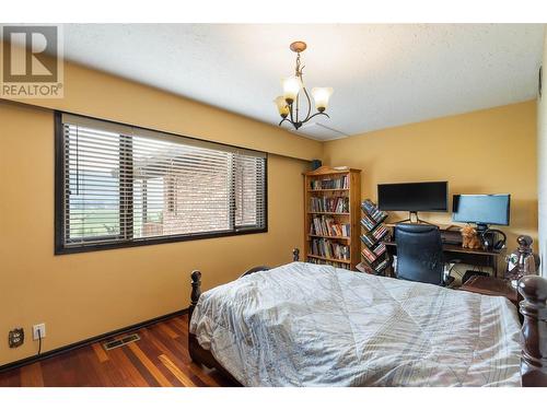2545 6 Highway E, Lumby, BC - Indoor Photo Showing Bedroom
