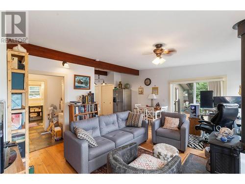 2545 6 Highway E, Lumby, BC - Indoor Photo Showing Living Room