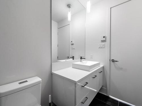 Salle de bains - 1203-365 Rue St-André, Montréal (Ville-Marie), QC - Indoor Photo Showing Bathroom