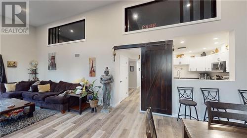 65 Ottawa Street, Morrisburg, ON - Indoor Photo Showing Living Room