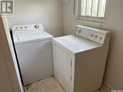 413 2Nd Avenue E, Assiniboia, SK - Indoor Photo Showing Laundry Room