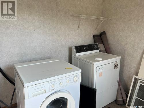 331 2Nd Avenue W, Assiniboia, SK - Indoor Photo Showing Laundry Room