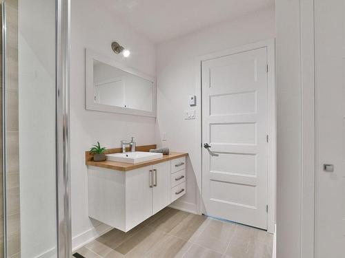 Bathroom - 725  - 735 Rue Émond, Mont-Tremblant, QC - Indoor Photo Showing Bathroom