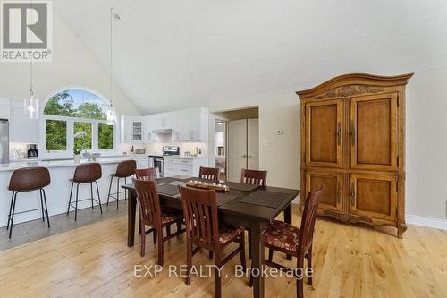 328 Bear Road, Georgina Islands, ON - Indoor Photo Showing Dining Room