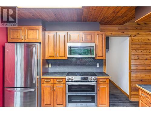 3586 Elliott Road, West Kelowna, BC - Indoor Photo Showing Kitchen