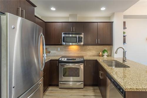 551 Maple Avenue|Unit #315, Burlington, ON - Indoor Photo Showing Kitchen With Upgraded Kitchen