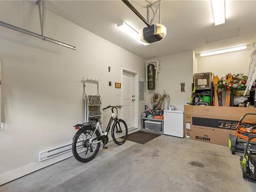 5-48 Mcphedran Rd South, Campbell River, BC - Indoor Photo Showing Garage