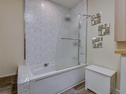 Bathroom - 1525  - 1527 Rue Du Curé-Guay, Longueuil (Le Vieux-Longueuil), QC - Indoor Photo Showing Bathroom
