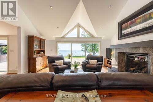 183 Lakeshore Road W, Oro-Medonte, ON - Indoor Photo Showing Living Room With Fireplace