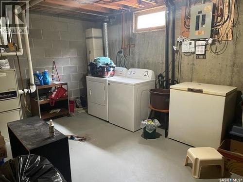 2002B Foley Drive, North Battleford, SK - Indoor Photo Showing Laundry Room