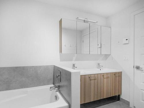 Salle de bains - 306-10438 Boul. Gouin O., Montréal (Pierrefonds-Roxboro), QC - Indoor Photo Showing Bathroom