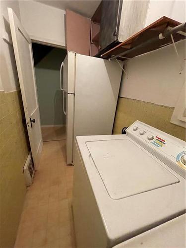 116 Railway Avenue S, Holland, MB - Indoor Photo Showing Laundry Room