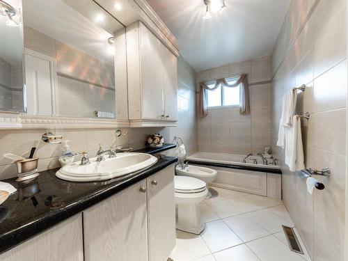 Bathroom - 9290 Rue Puyseaux, Montréal (Saint-Léonard), QC - Indoor Photo Showing Bathroom