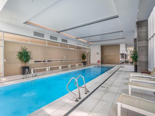 Piscine - 2201-1050 Rue Drummond, Montréal (Ville-Marie), QC - Indoor Photo Showing Other Room With In Ground Pool