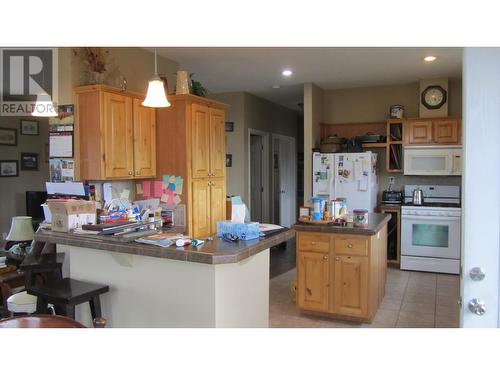 2616 North Bonaparte Road, 70 Mile House, BC - Indoor Photo Showing Kitchen
