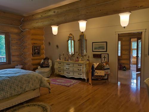 3775 Sylvester Road, Creston, BC - Indoor Photo Showing Bedroom