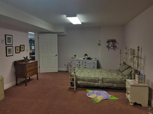 3775 Sylvester Road, Creston, BC - Indoor Photo Showing Bedroom