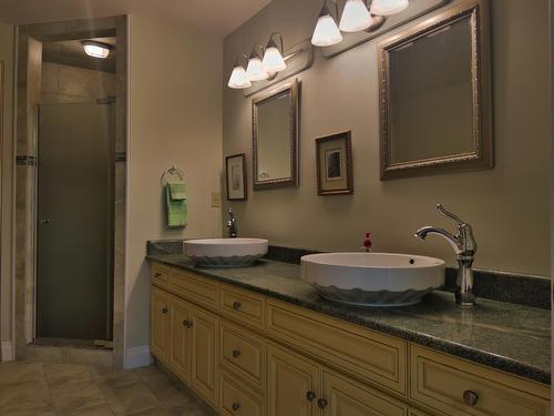 3775 Sylvester Road, Creston, BC - Indoor Photo Showing Bathroom