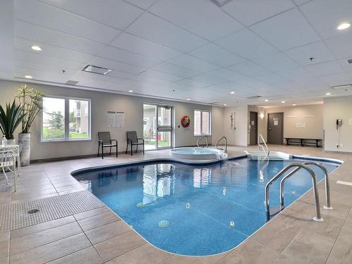 Piscine - 312-470 Av. Rousseau, Québec (Les Rivières), QC - Indoor Photo Showing Other Room With In Ground Pool