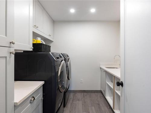 1355 Tapping Rd, North Saanich, BC - Indoor Photo Showing Laundry Room