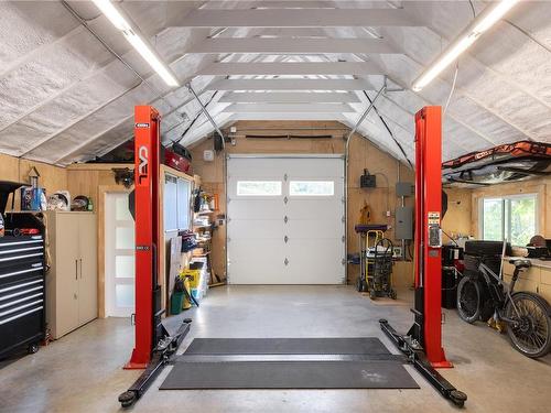 1355 Tapping Rd, North Saanich, BC - Indoor Photo Showing Garage